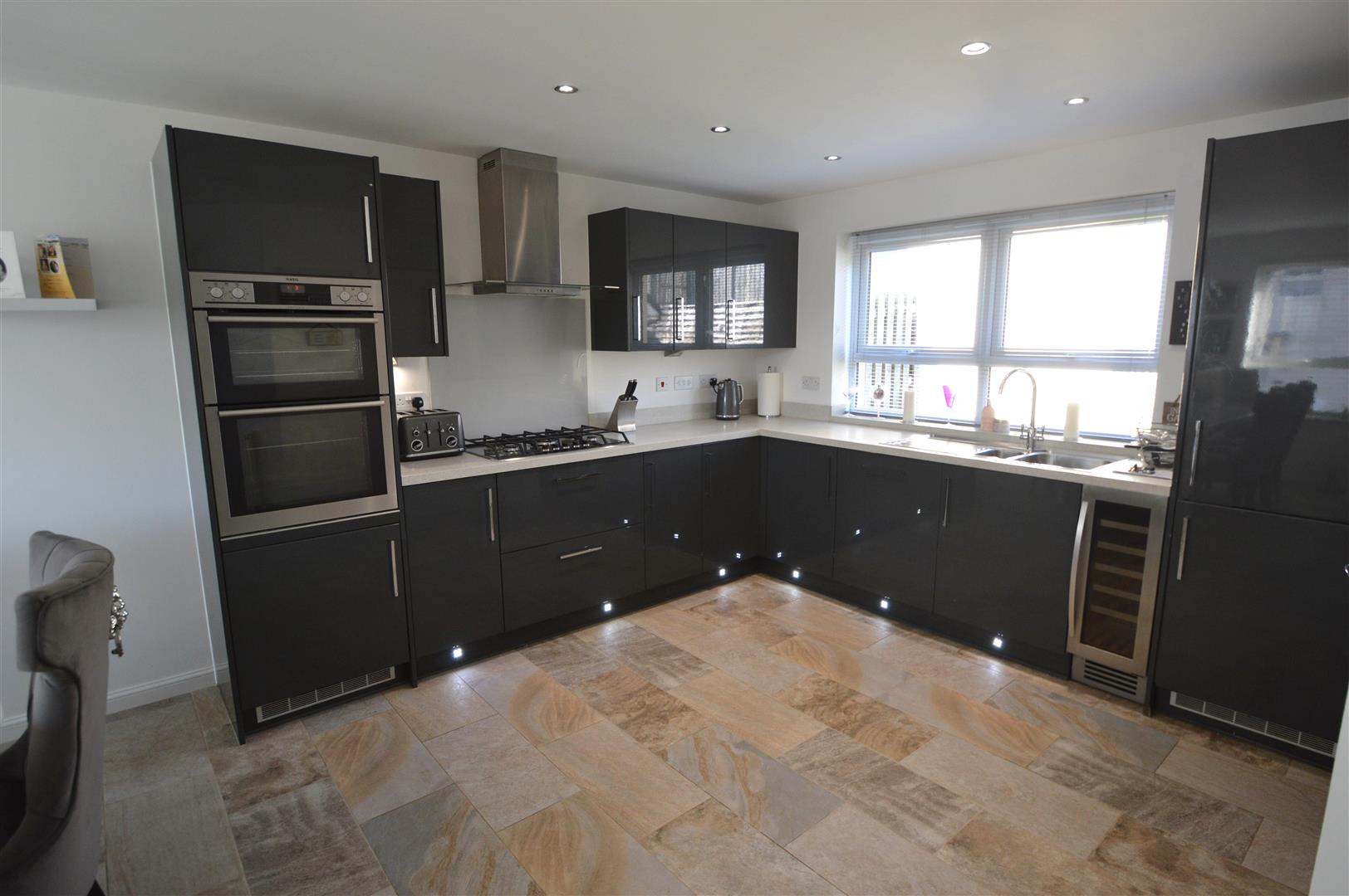 42 Crompton Way, Ogmore by Sea, CF32 0QF